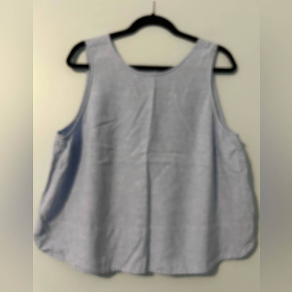 Ladies linen top in size large. 22” P to P.  12” from P to hem.